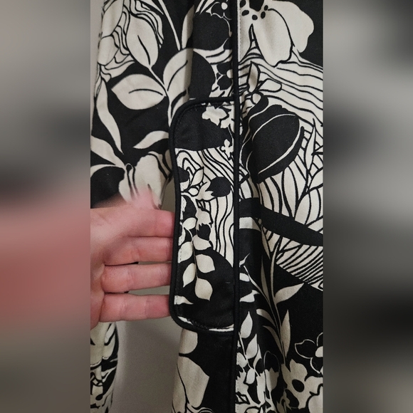 OSCAR By Osacr de la Renta vintage black and white floral trench coat. Size 8 - Picture 4 of 10
